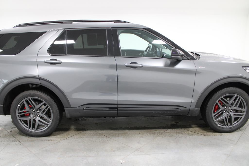 Used 2025 Ford Explorer ST-Line w/ ST-Line Street Pack image 11