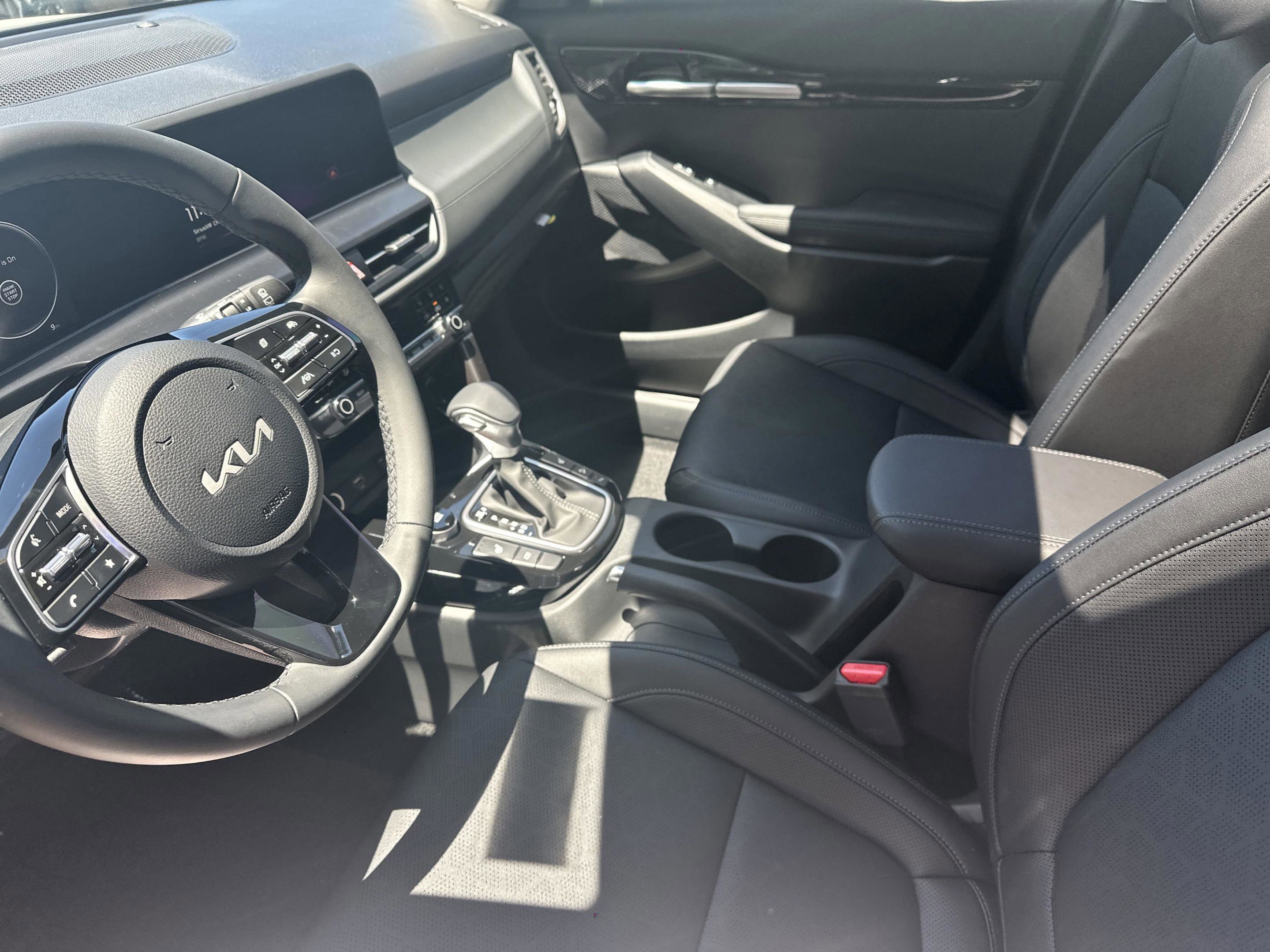 Used 2025 Kia Seltos EX w/ EX Sunroof Package image 11