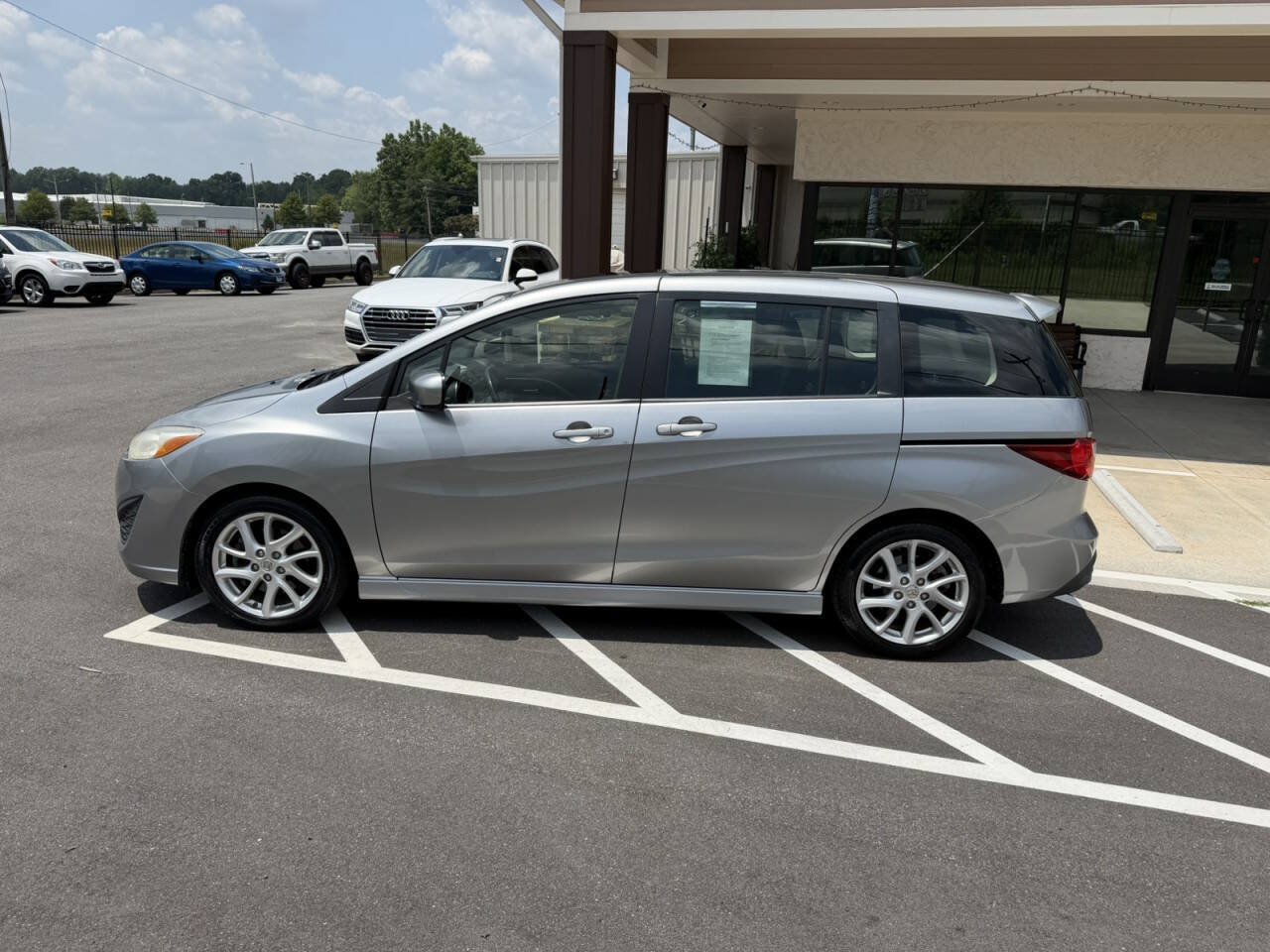 Used 2012 MAZDA MAZDA5 Touring w/ Moonroof & Audio Pkg FWD image 3