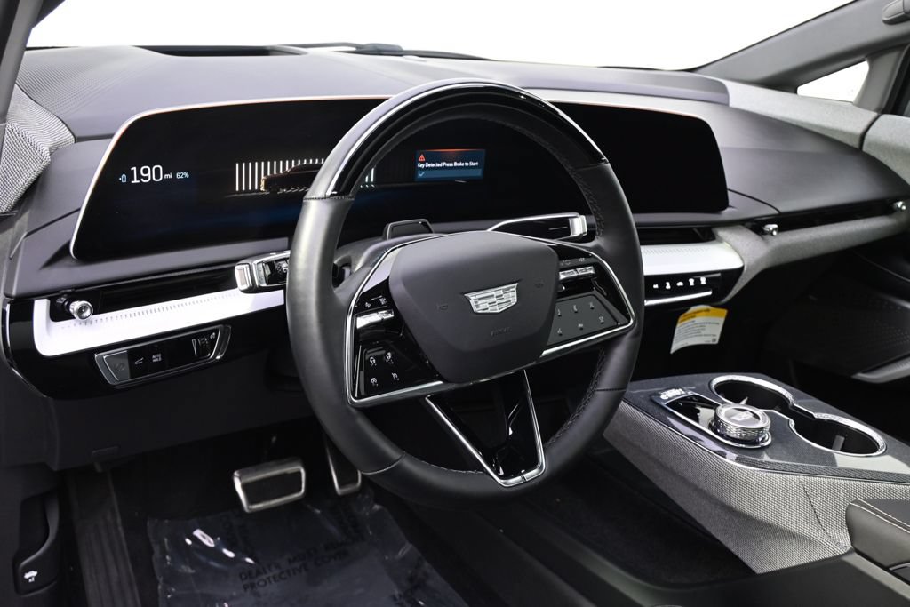 Certified 2025 Cadillac Optiq Luxury 2 w/ LPO, Floor Liner Package AWD/4WD image 11