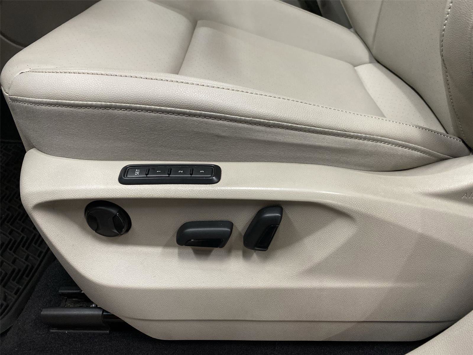 Used 2020 Volkswagen Atlas SEL image 18