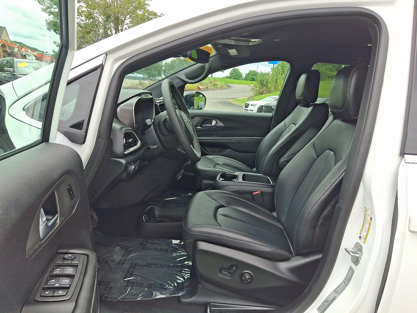 Used 2026 Chrysler Pacifica Select FWD image 13
