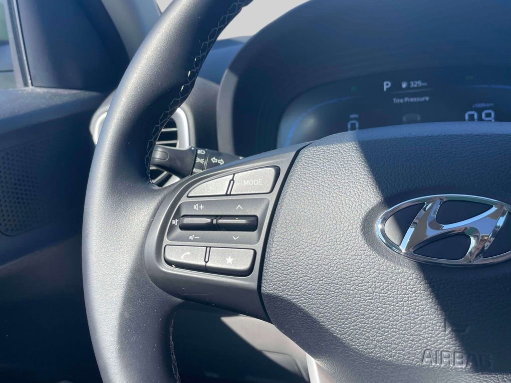 Used 2023 Hyundai Venue SEL image 21