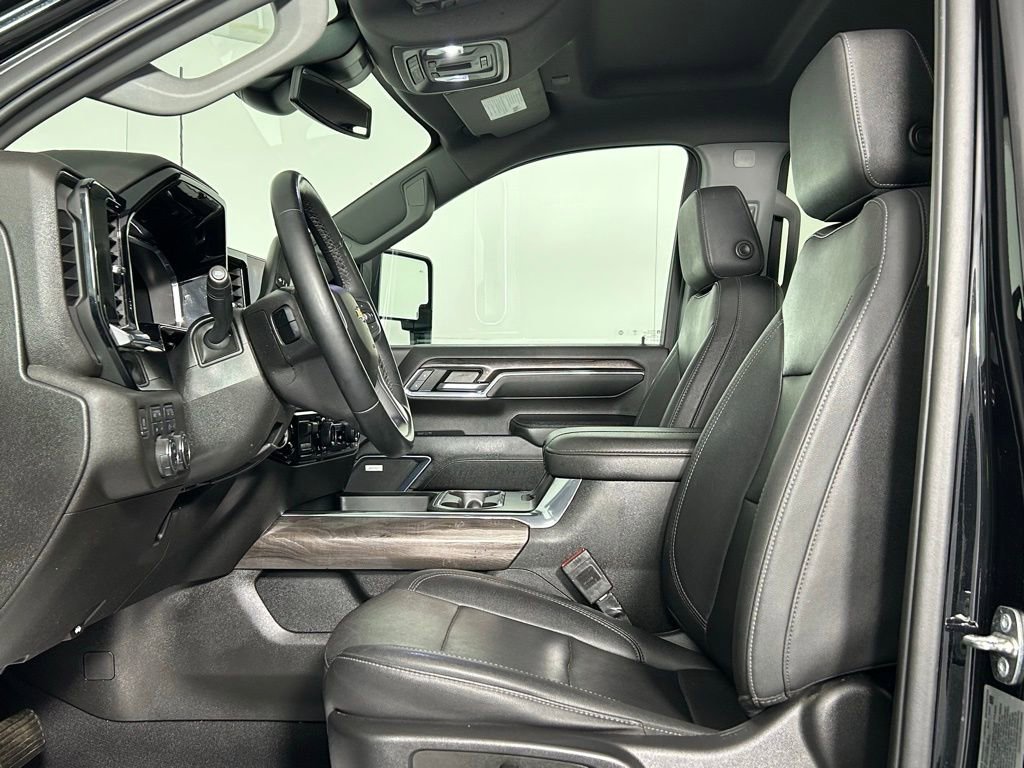 Used 2024 Chevrolet Silverado 2500 LTZ w/ LTZ Convenience Package AWD/4WD image 33