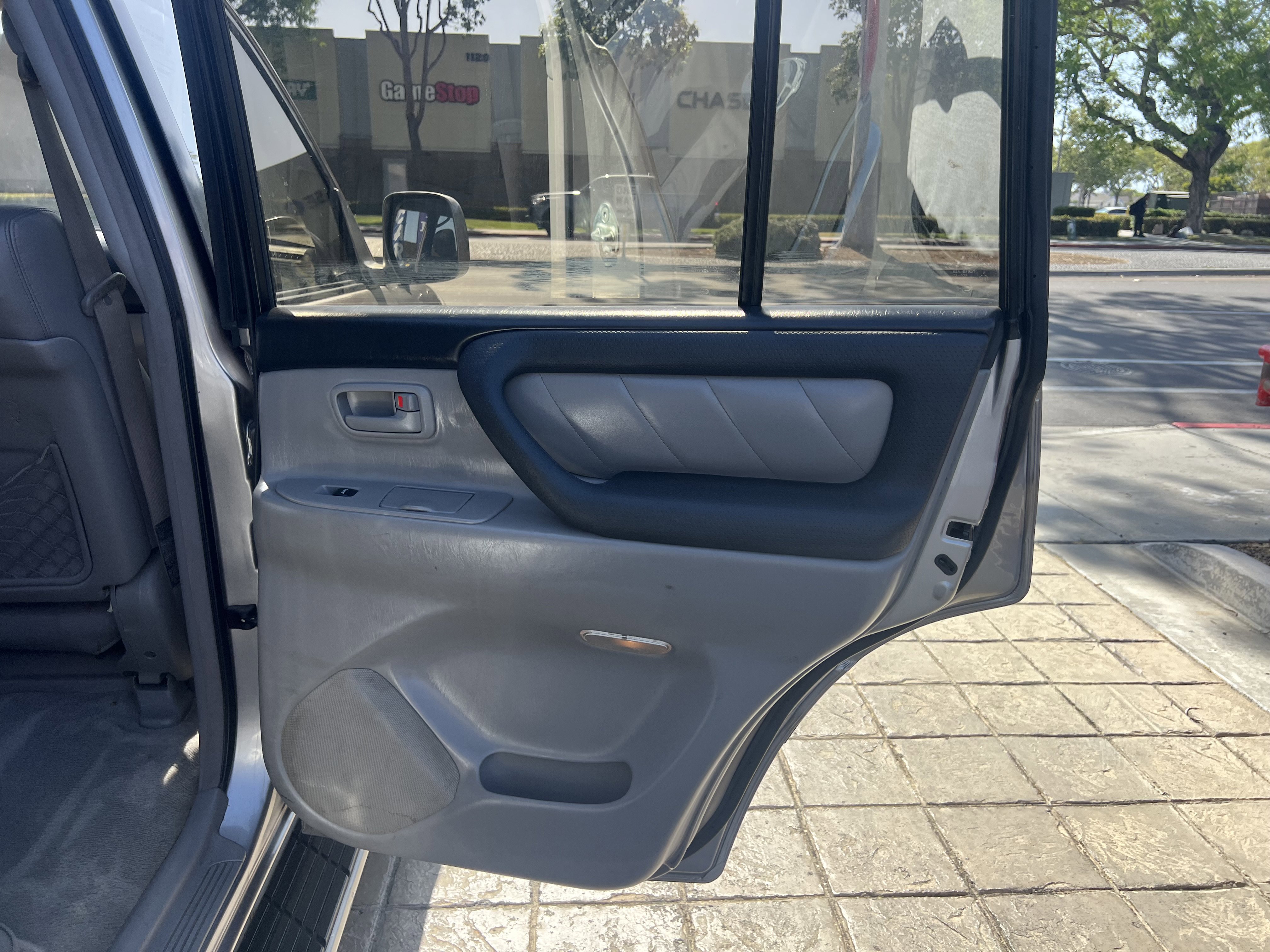 Used 2003 Toyota Land Cruiser AWD/4WD image 28