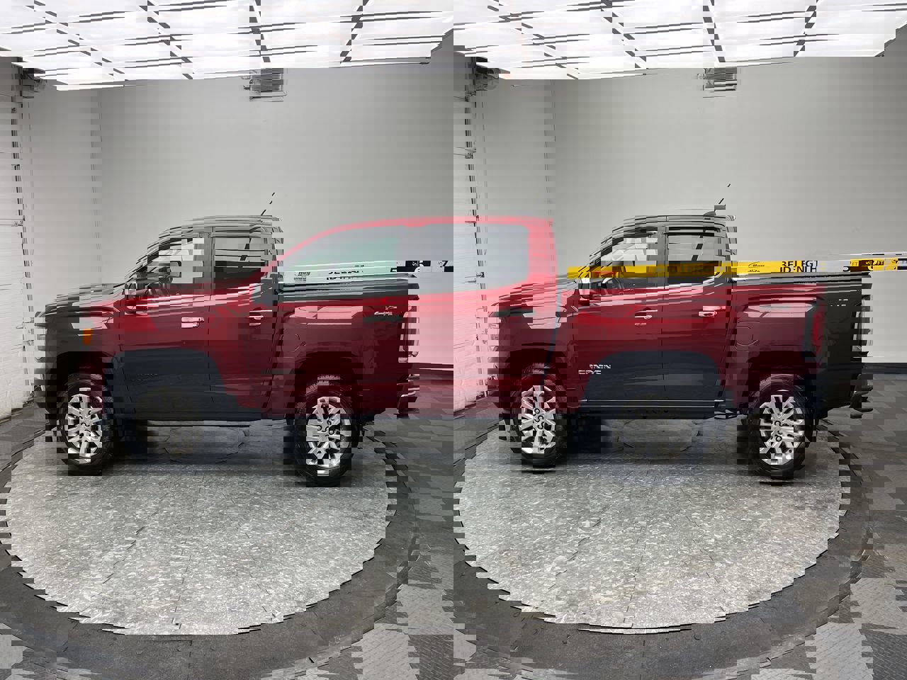 Used 2017 GMC Canyon SLT w/ Driver Alert Package image 7