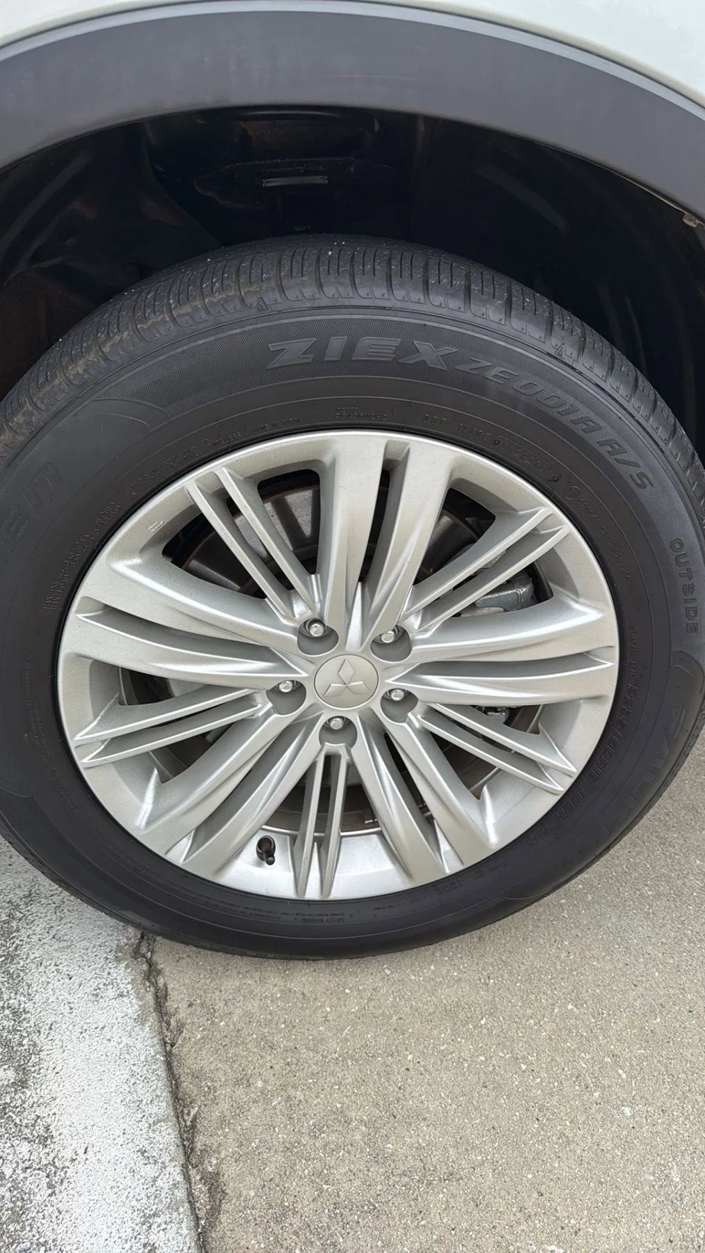 Used 2024 Mitsubishi Outlander ES image 17