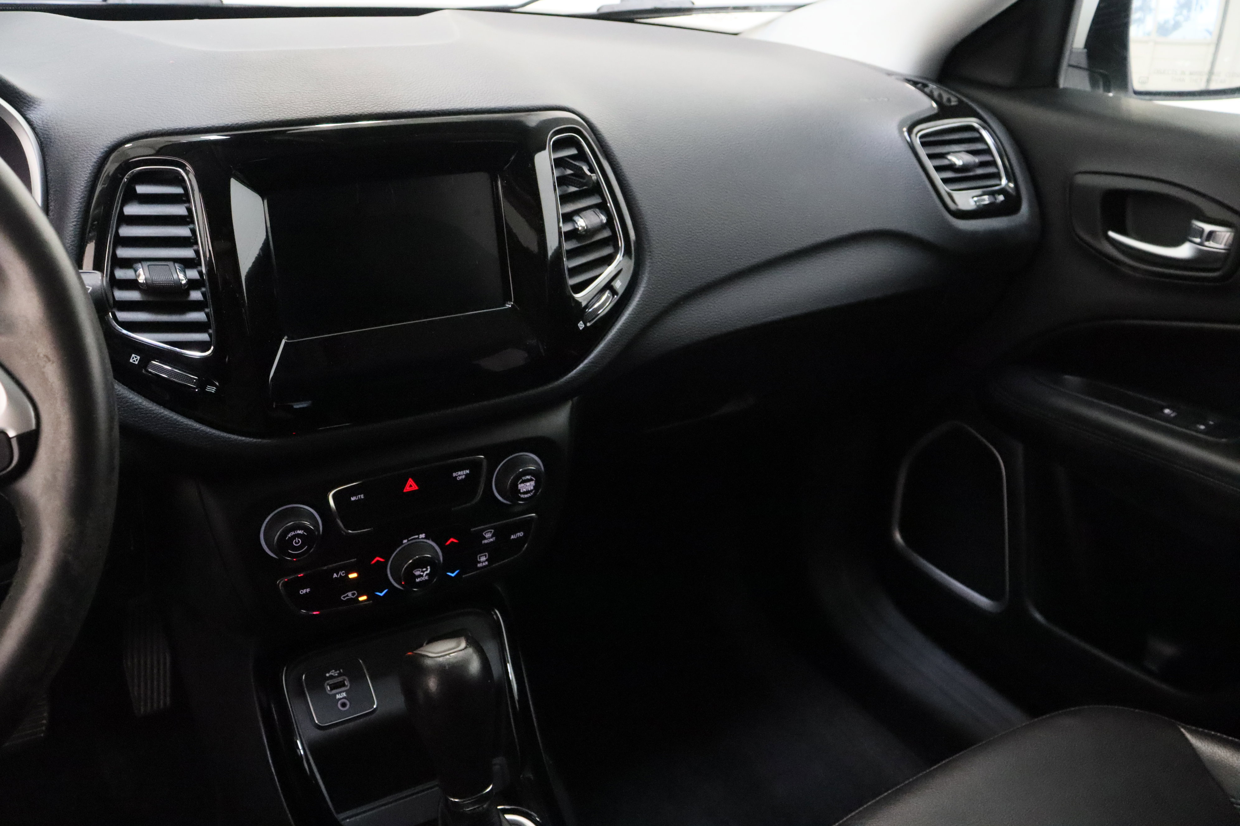 Used 2019 Jeep Compass Latitude image 15