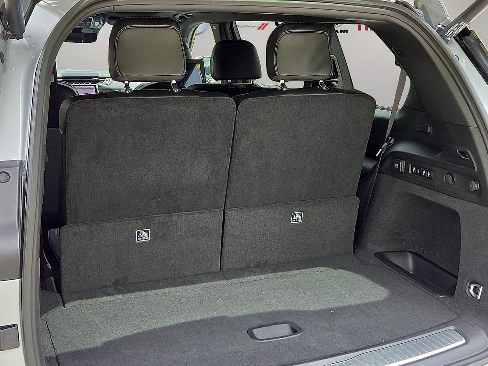 New 2025 Jeep Grand Cherokee L Overland w/ Rear Seat Video Group I image 24