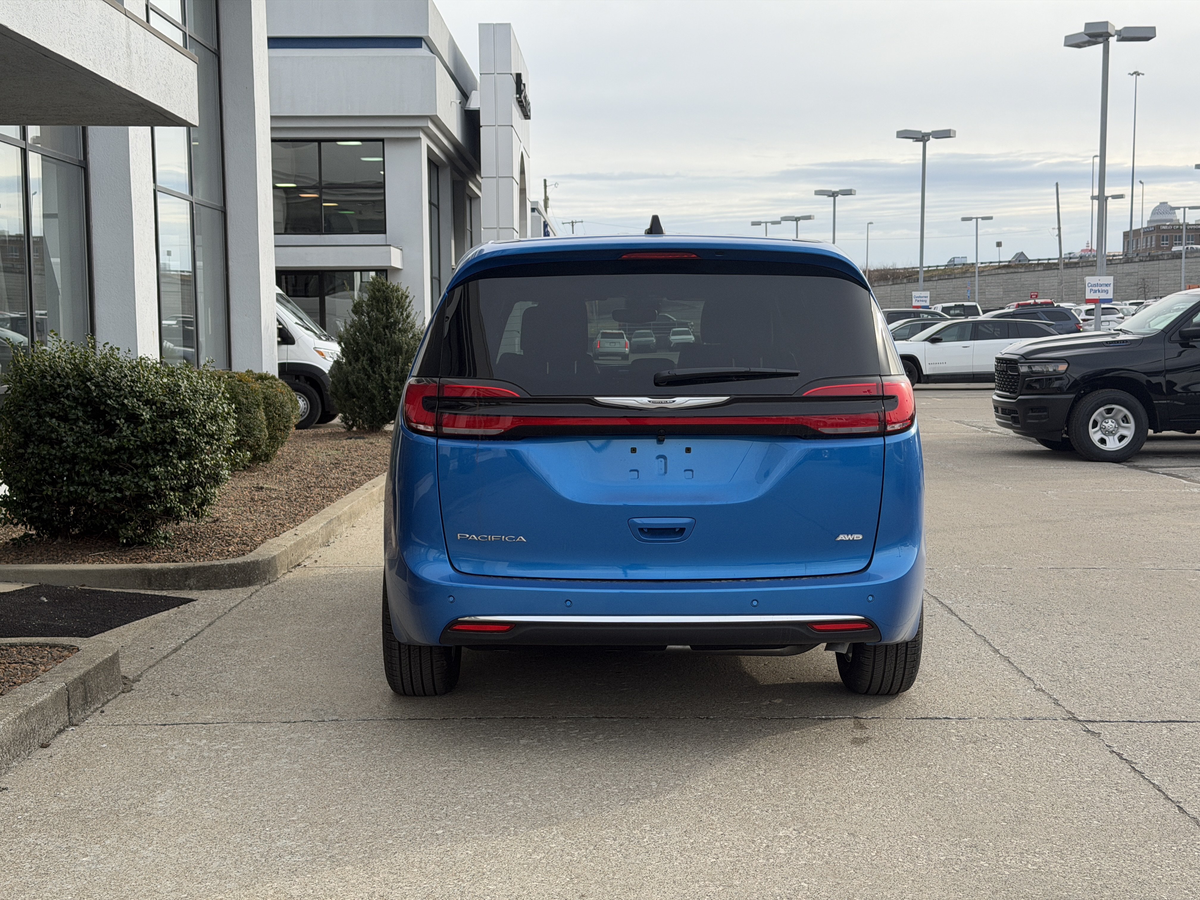 New 2026 Chrysler Pacifica Select AWD/4WD image 6