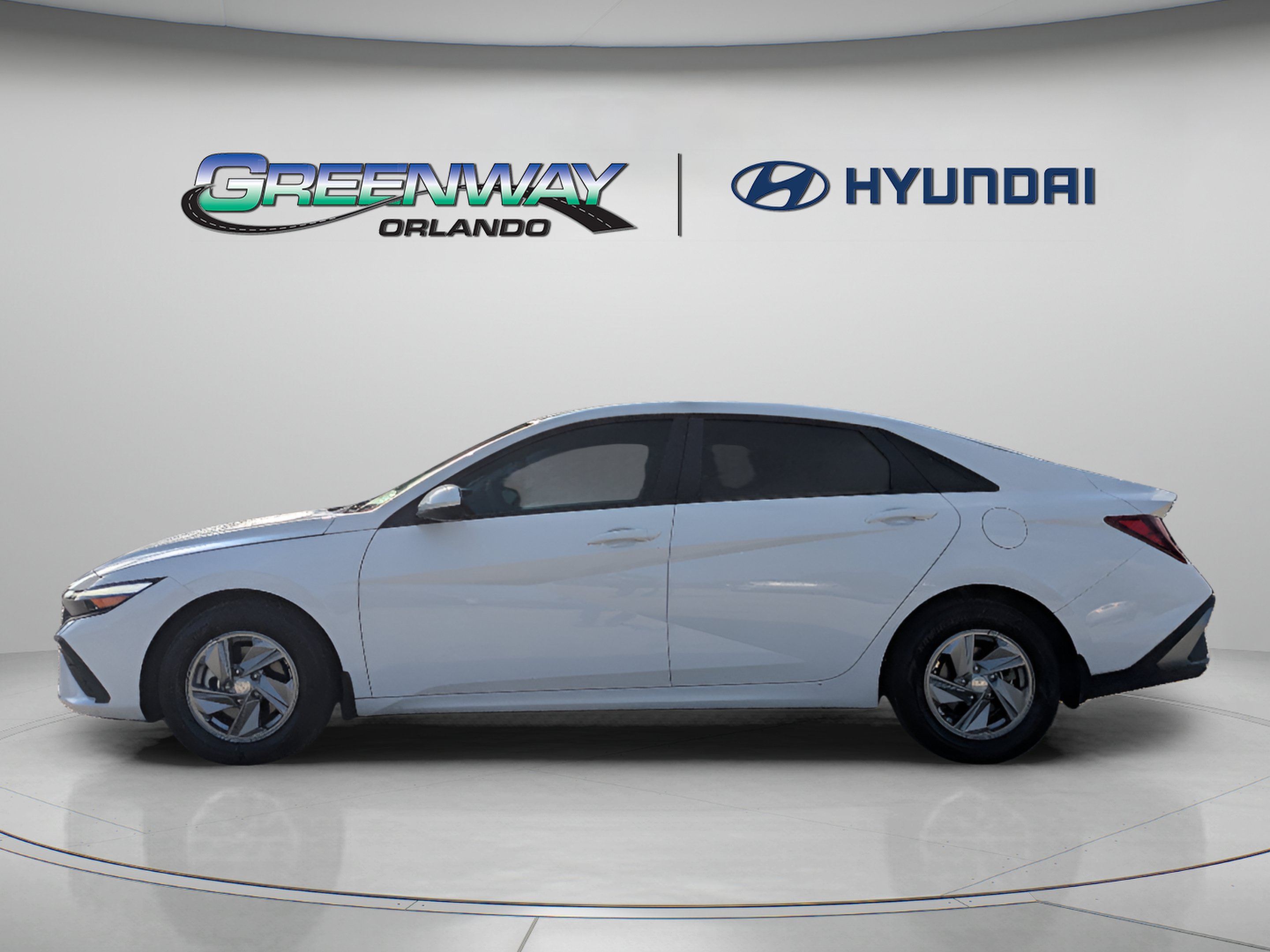Used 2024 Hyundai Elantra SE FWD image 10