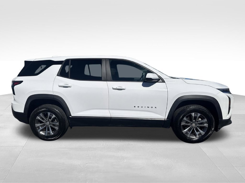 Used 2026 Chevrolet Equinox LT FWD image 2