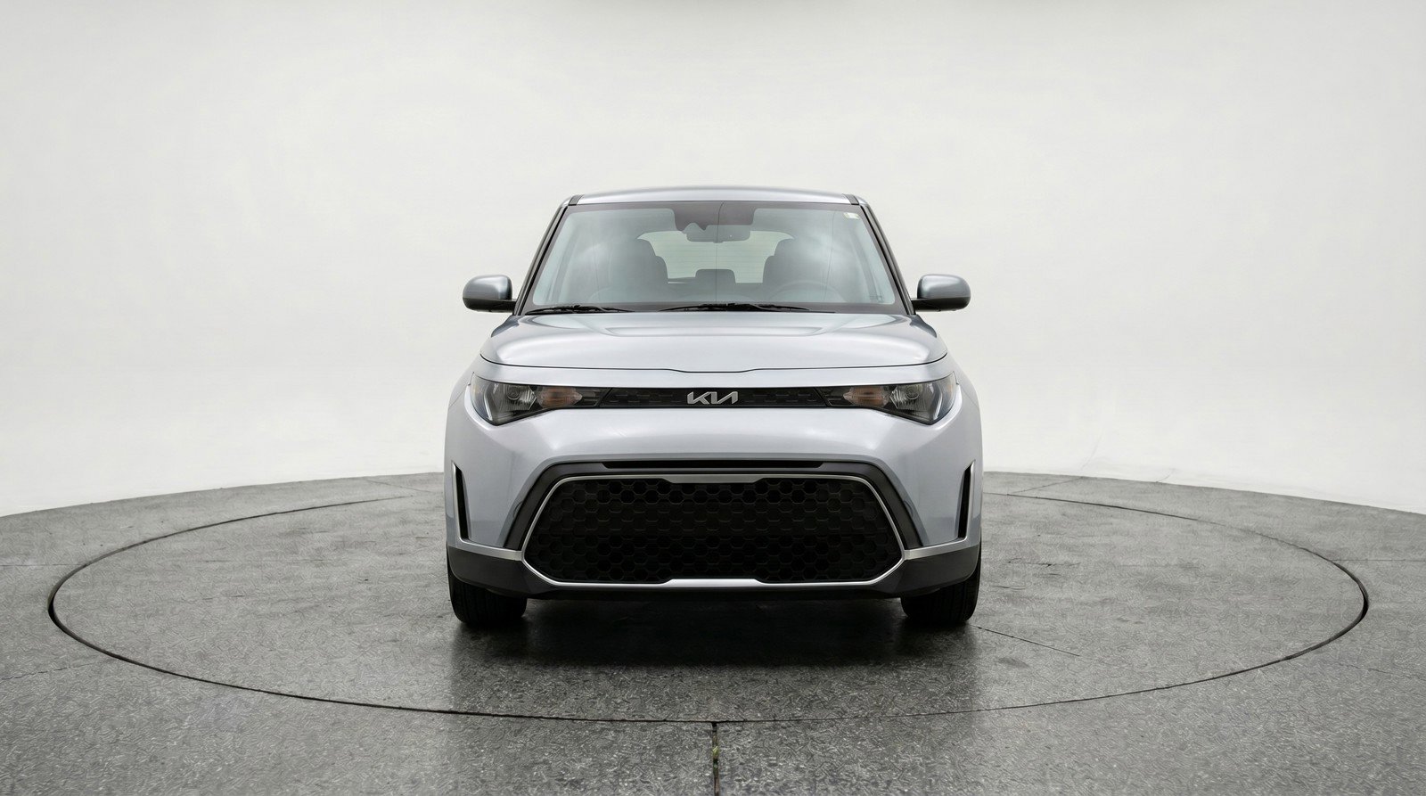 Used 2025 Kia Soul LX w/ LX Technology Package FWD image 2