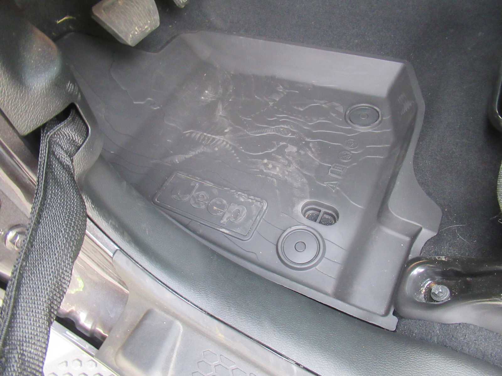 Used 2025 Jeep Wrangler Sport S image 21