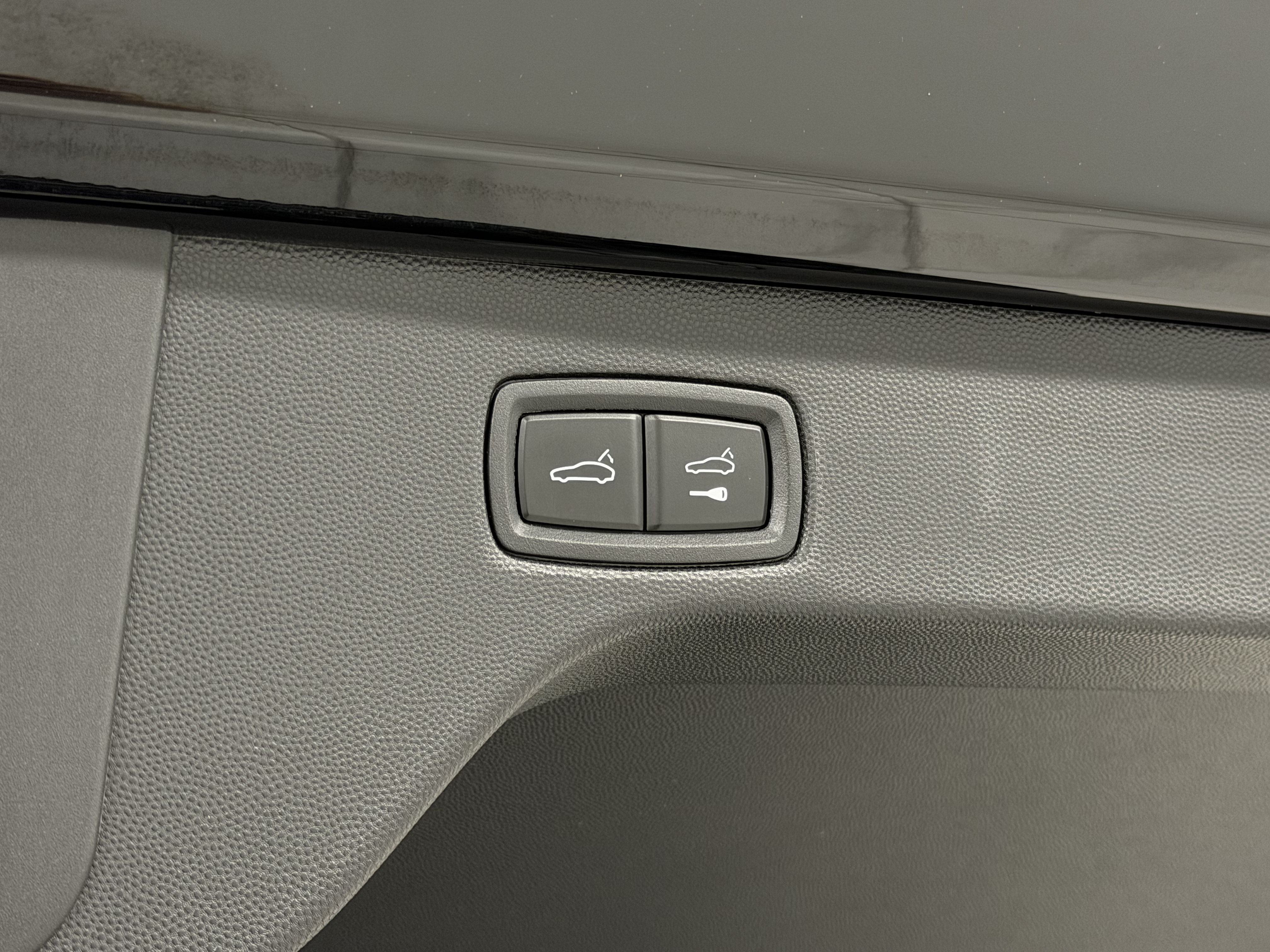 Certified 2025 Porsche Macan Electric RWD image 62