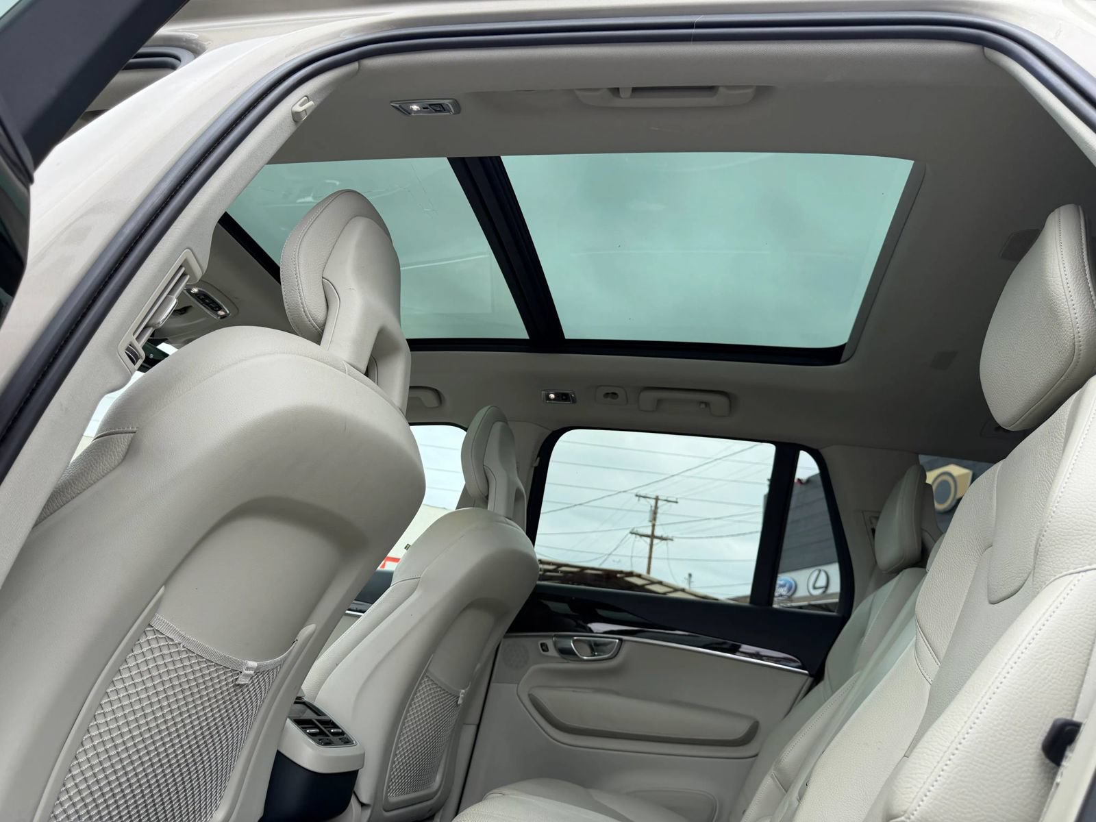 Used 2018 Volvo XC90 T6 Momentum w/ Convenience Package AWD/4WD image 25