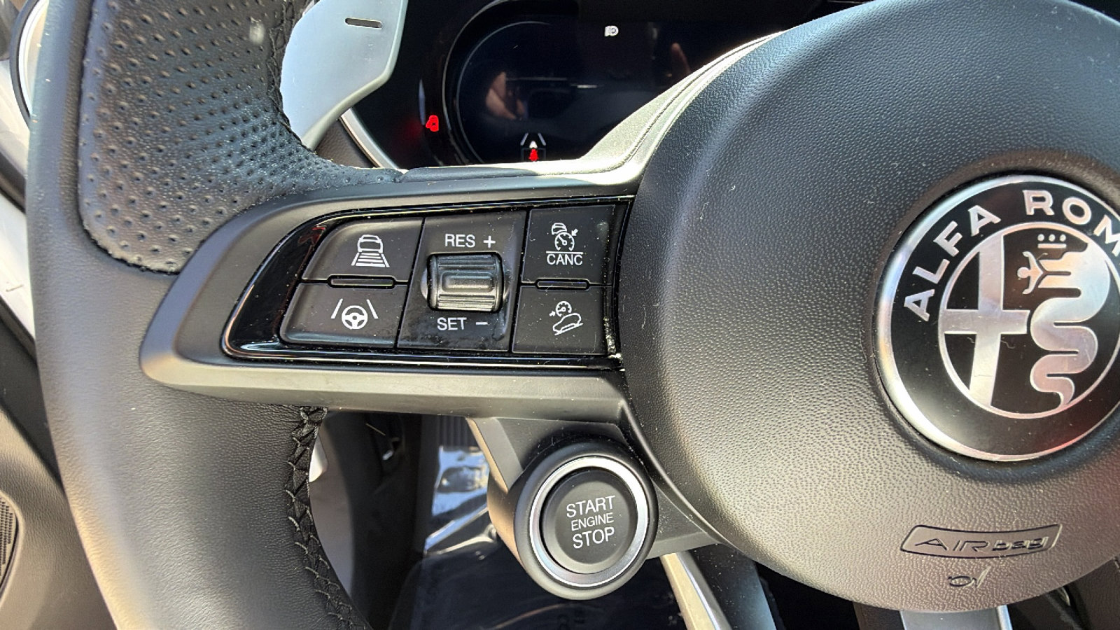 Used 2025 Alfa Romeo Stelvio Sprint image 28