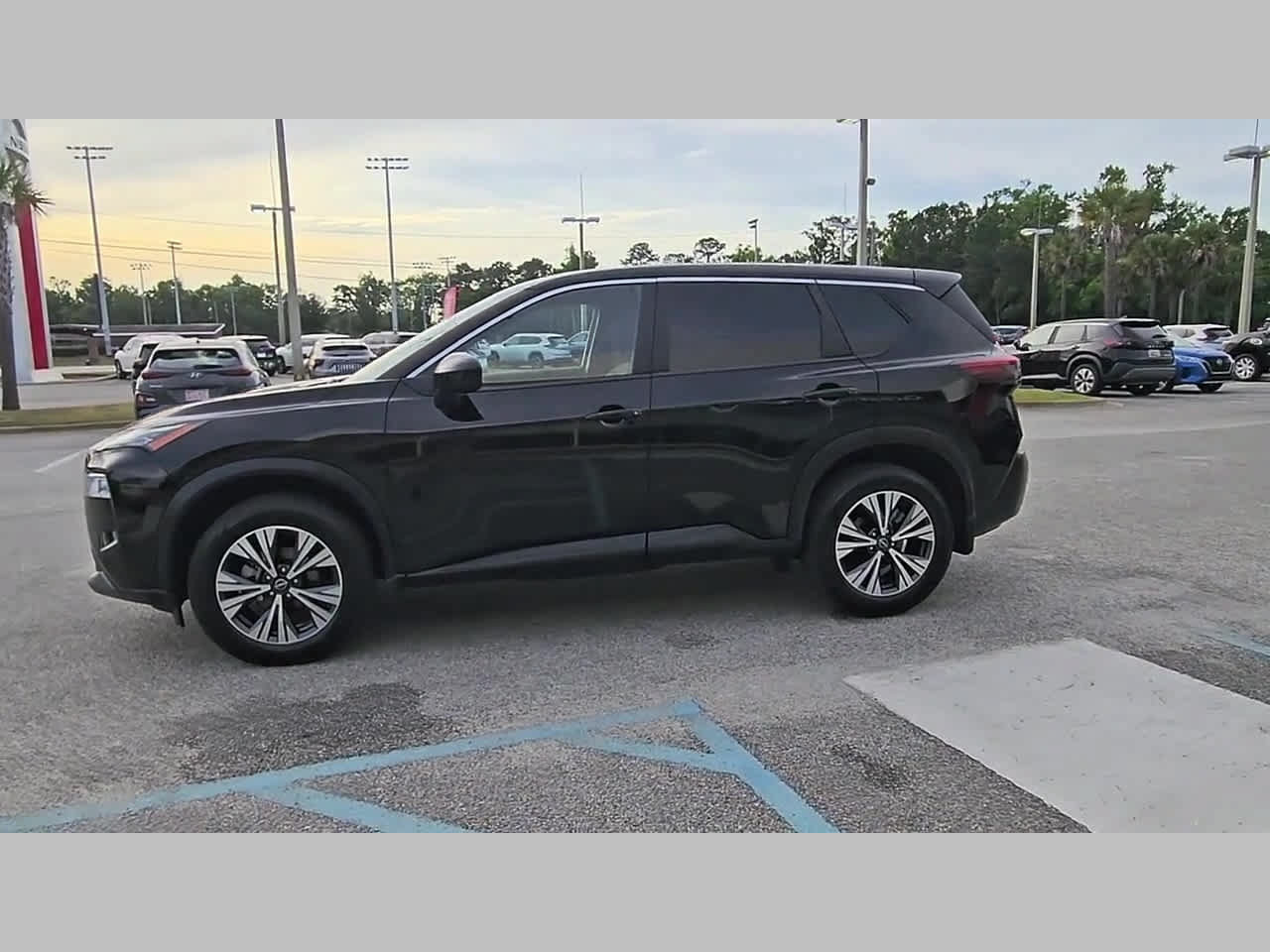 Used 2023 Nissan Rogue SV AWD/4WD image 26