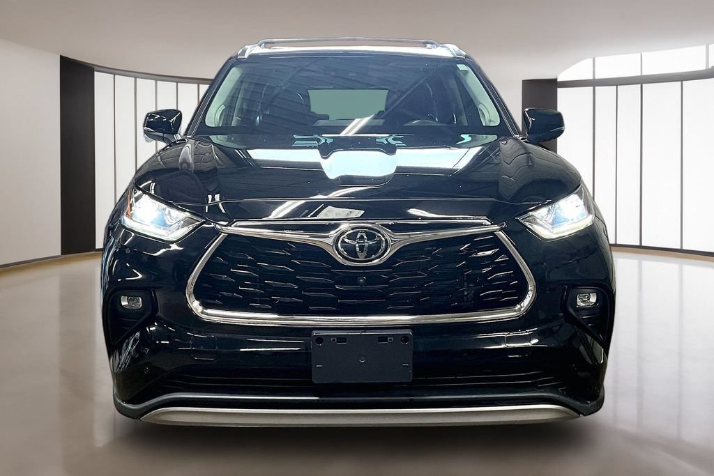 Used 2022 Toyota Highlander Platinum AWD/4WD image 3