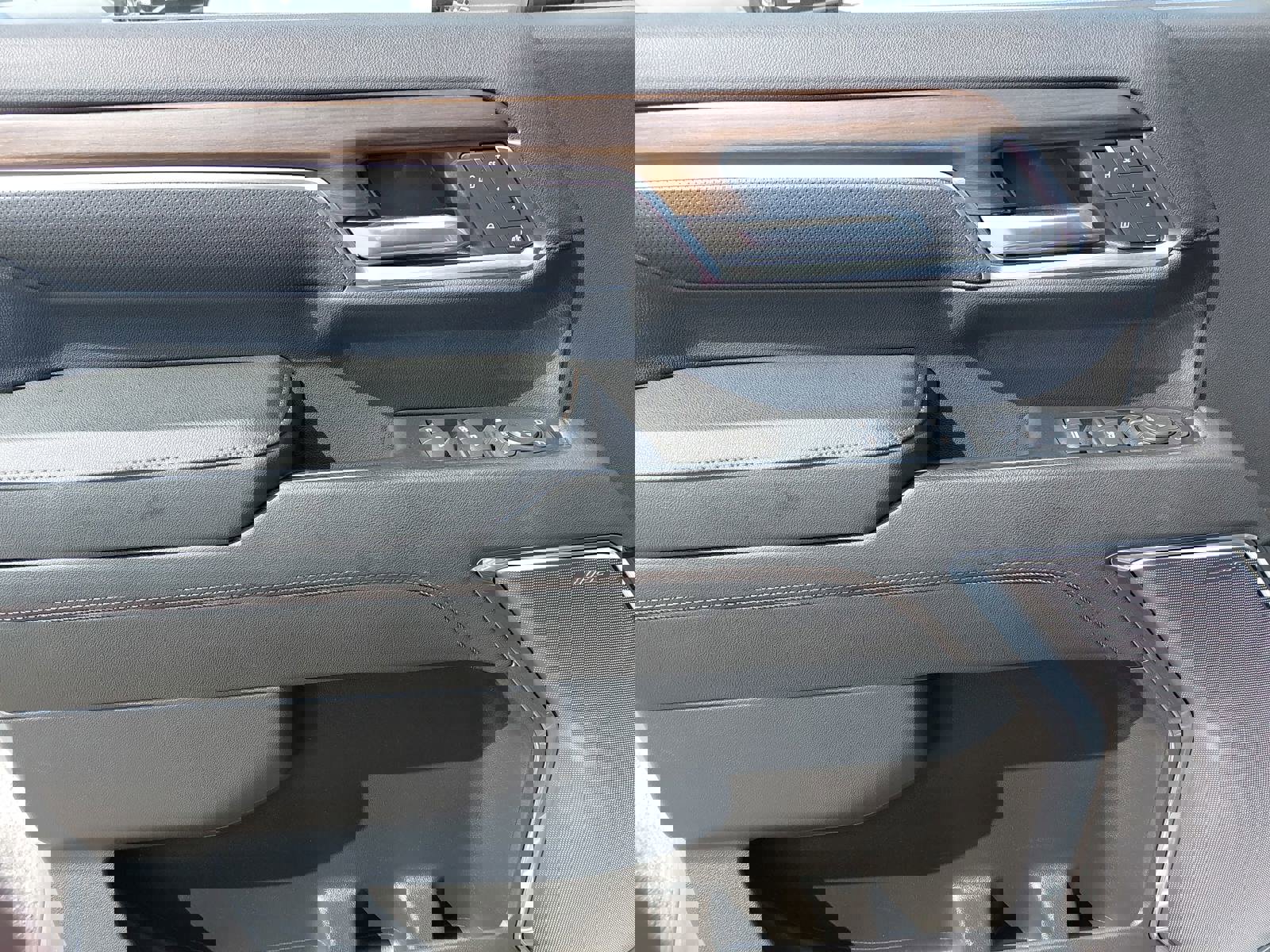 Used 2025 Chevrolet Silverado 2500 High Country w/ High Country Premium Package image 29