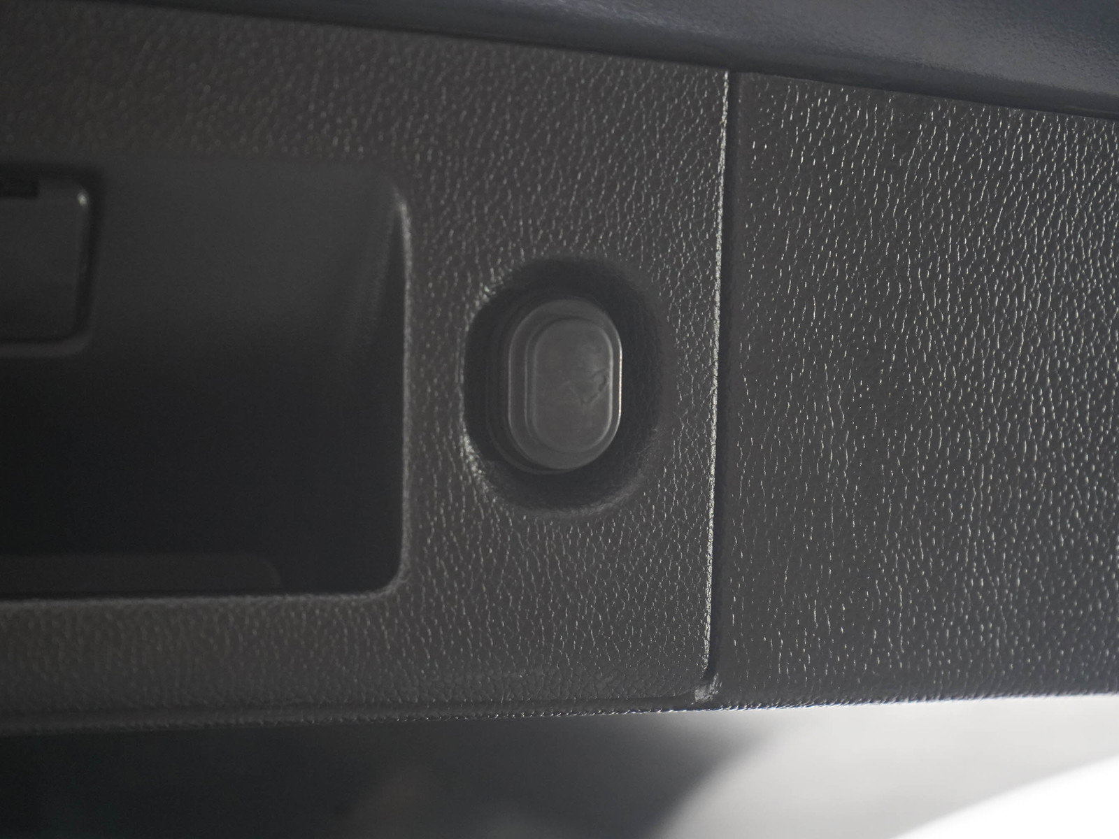 Used 2019 Chevrolet Suburban Premier AWD/4WD image 18