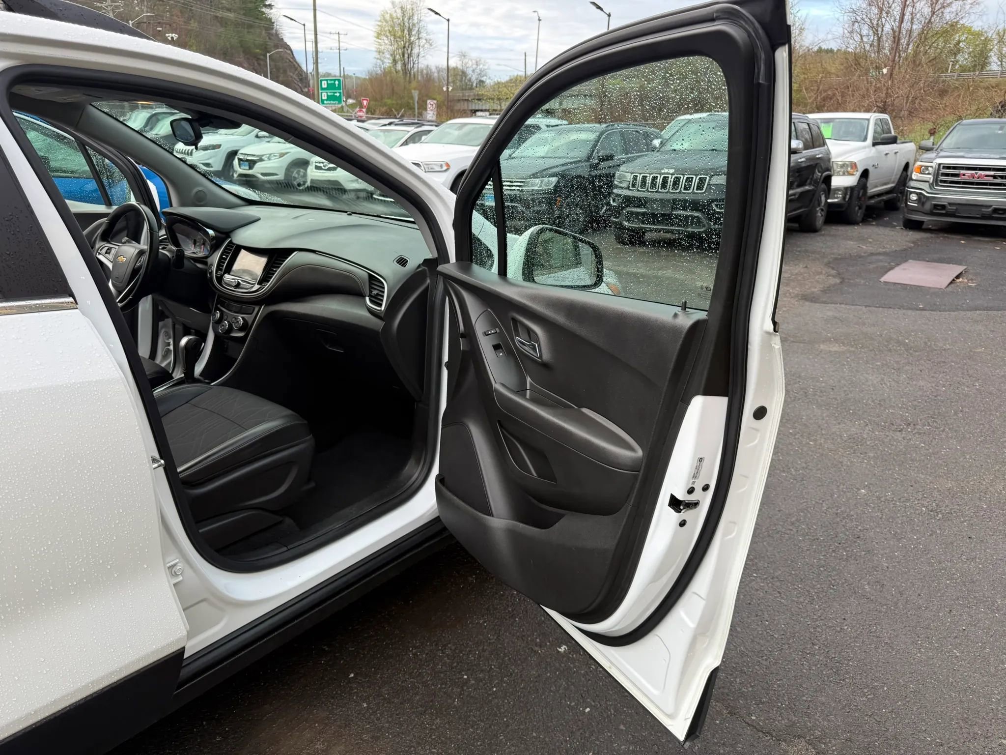 Used 2018 Chevrolet Trax LT w/ LT Convenience Package AWD/4WD image 12