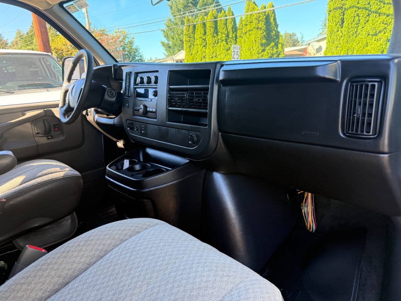 Used 2008 GMC Savana 3500 Extended Passenger w/ LT Preferred Equipment Group RWD image 27
