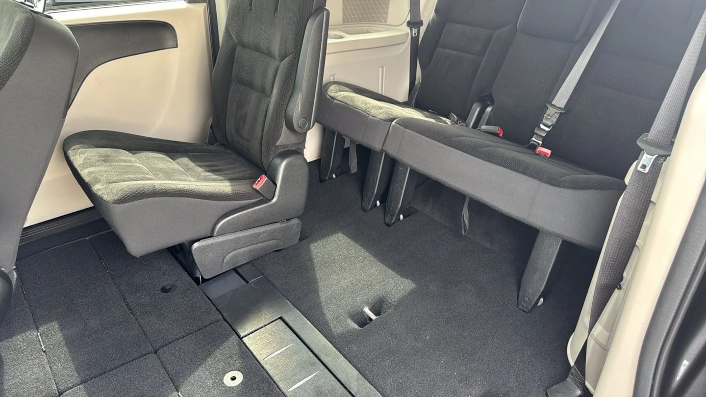 Used 2019 Dodge Grand Caravan SE w/ UConnect Hands-Free Group FWD image 21