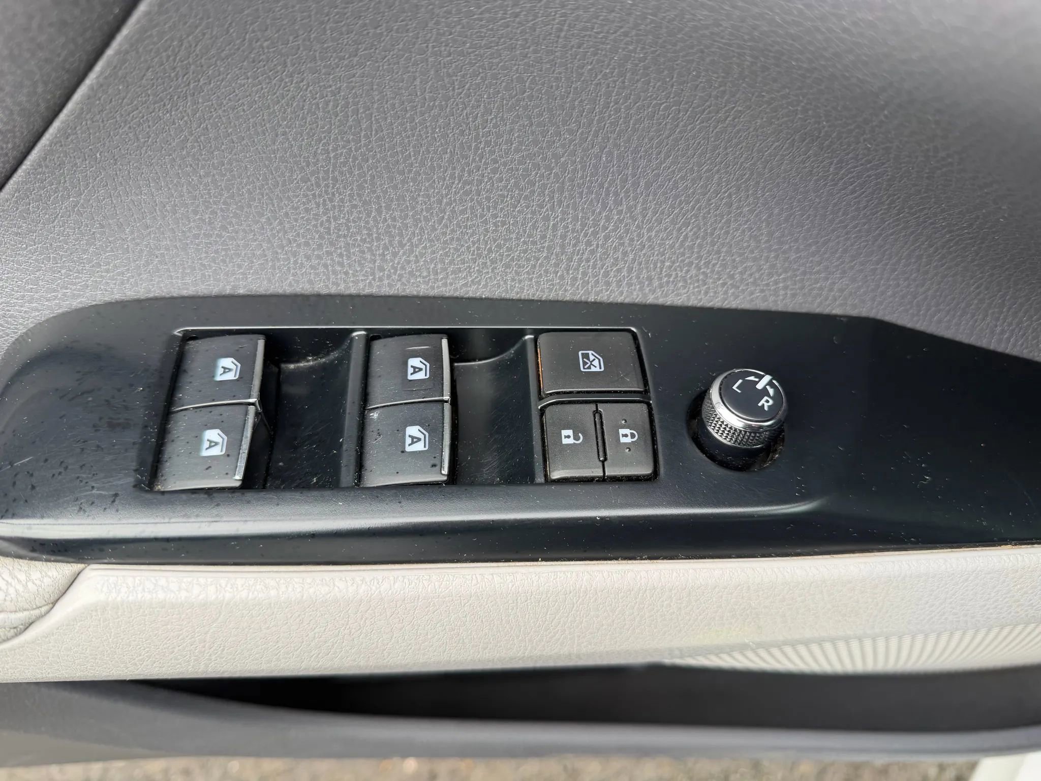 Used 2018 Toyota Camry XLE FWD image 30