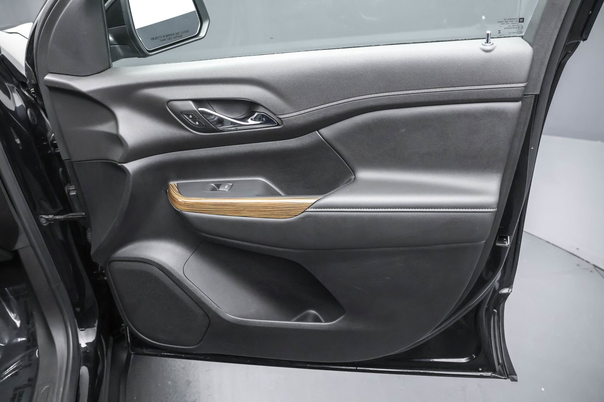 Used 2023 GMC Acadia SLE w/ Driver Convenience Package image 42