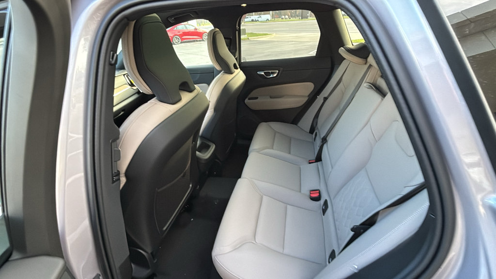 New 2027 Volvo XC60 B5 Plus AWD/4WD image 10