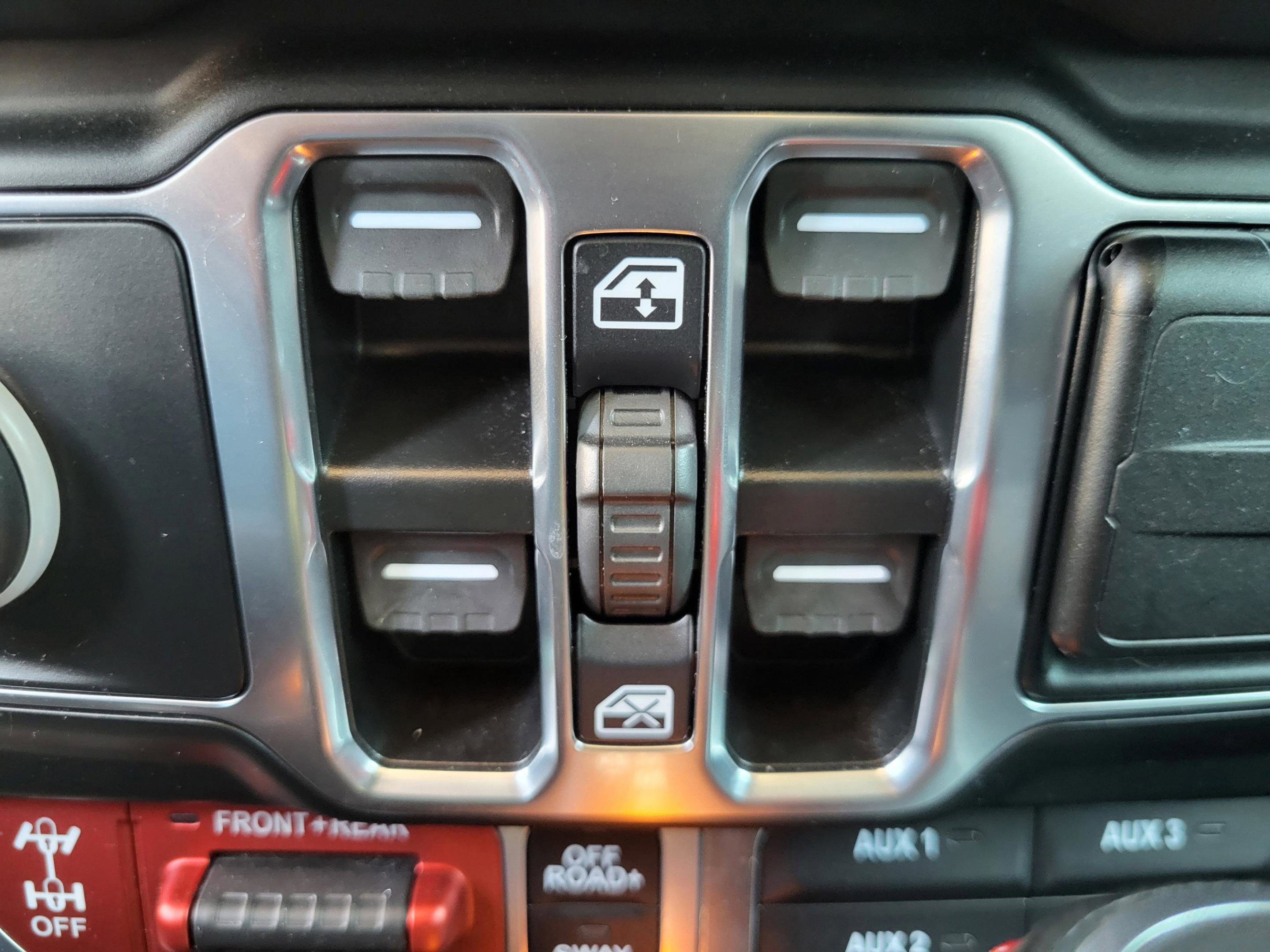 Used 2024 Jeep Wrangler Unlimited Rubicon w/ XTREMEE 35" Tire Package image 31