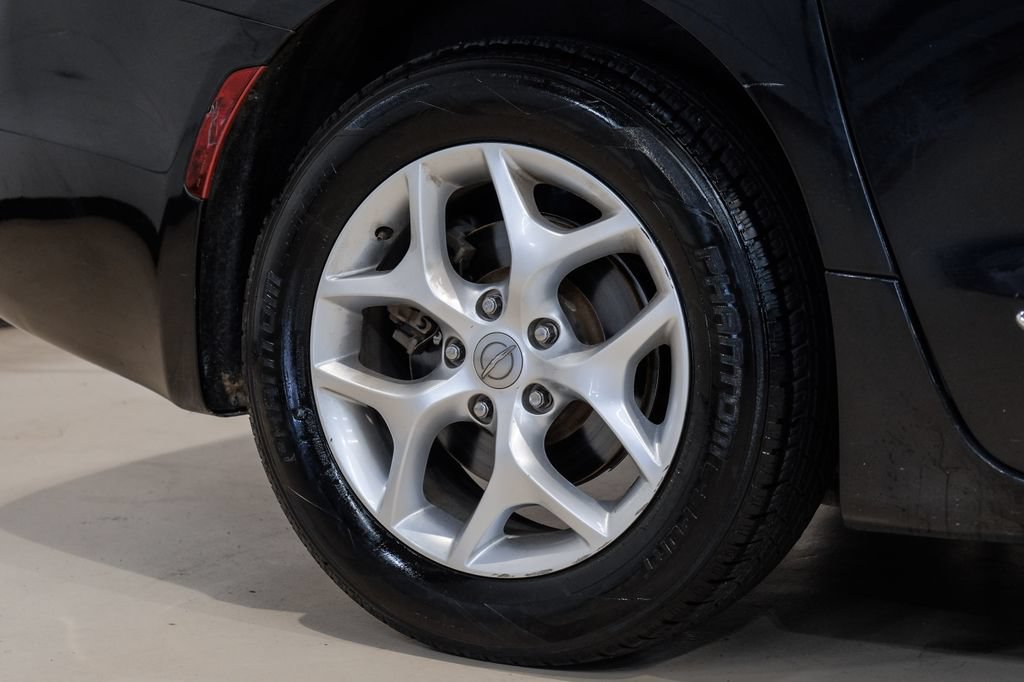 Used 2020 Chrysler Pacifica Limited FWD image 75