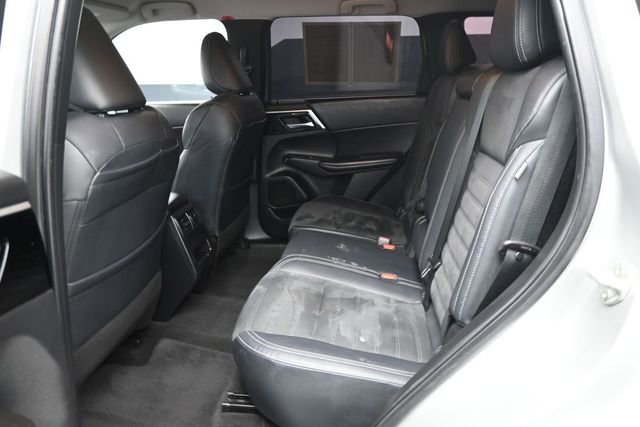 Used 2022 Mitsubishi Outlander SE AWD/4WD image 13