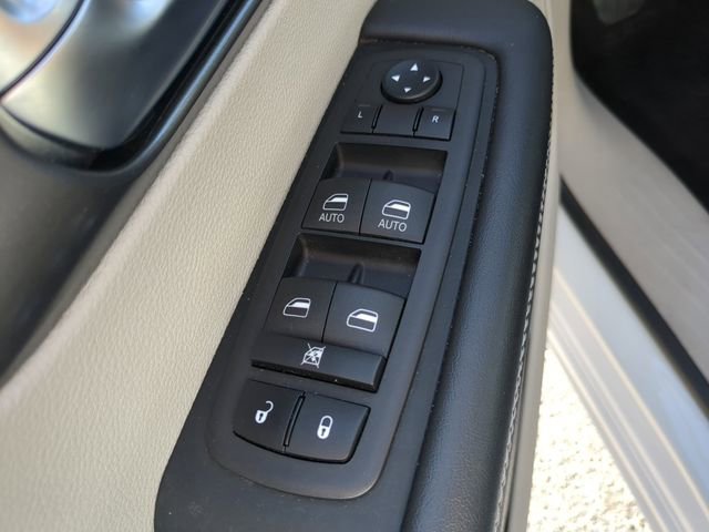 Used 2024 Chrysler Pacifica Touring-L FWD image 21