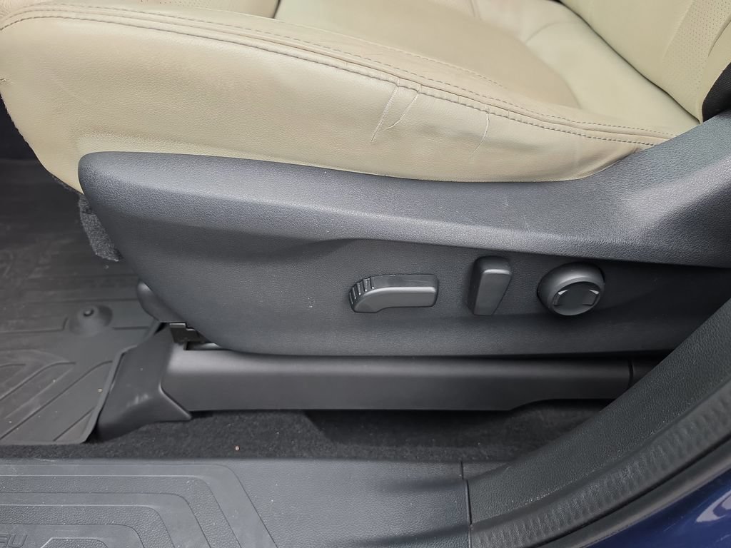 Used 2019 Subaru Ascent Limited AWD/4WD image 18