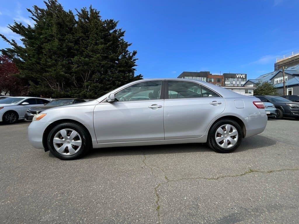 Used 2009 Toyota Camry LE FWD image 3