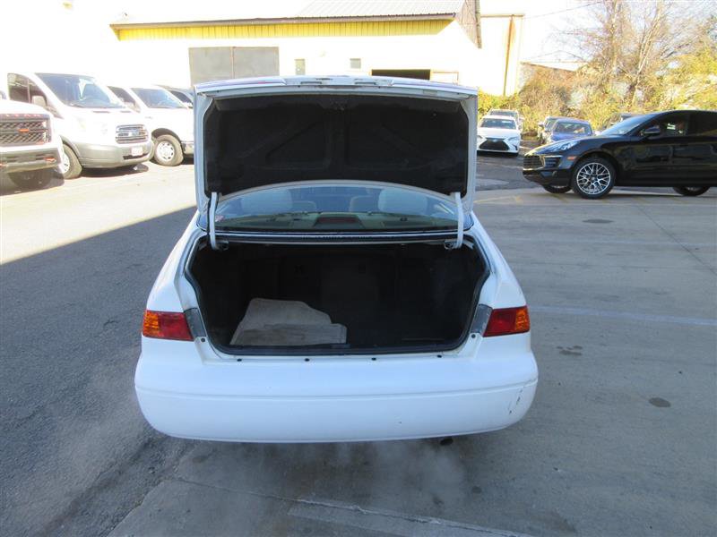 Used 2000 Toyota Camry LE image 4