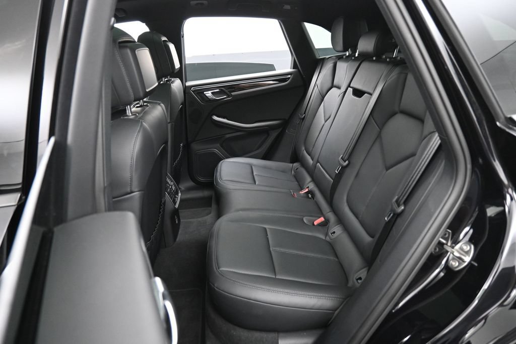 Certified 2024 Porsche Macan AWD/4WD image 24