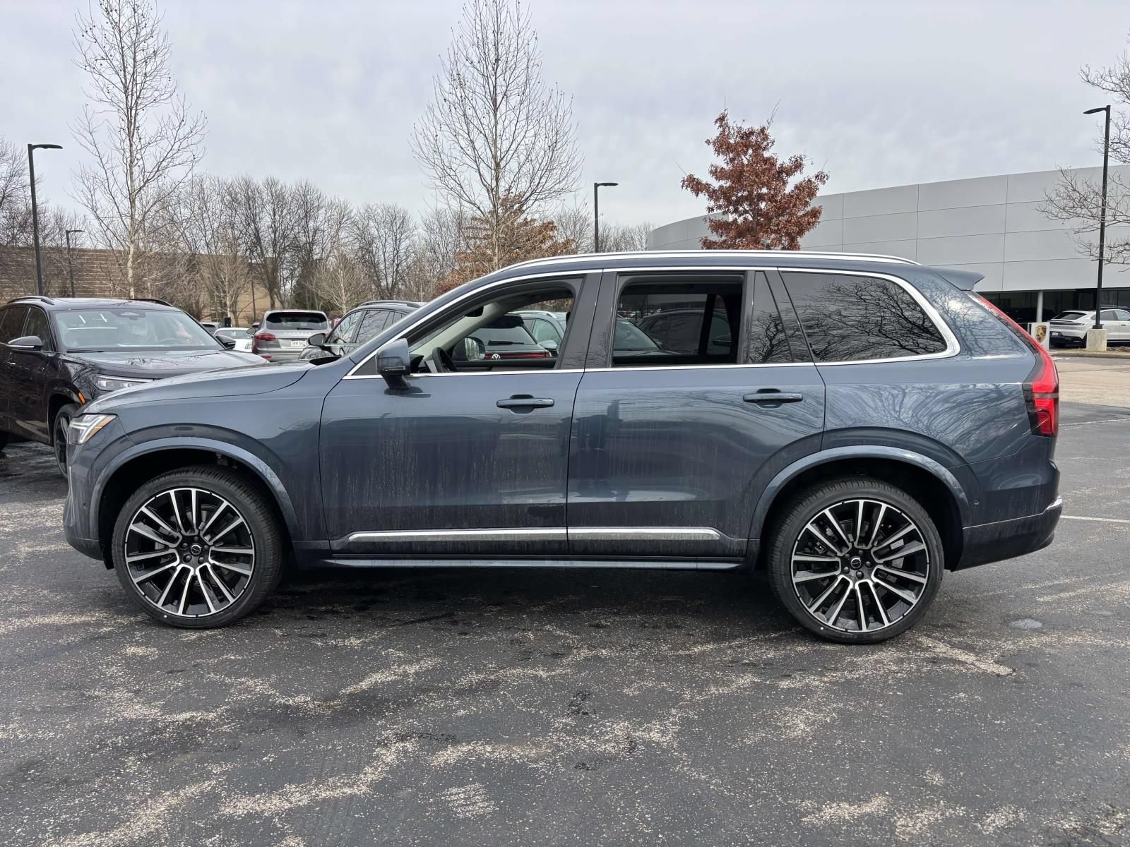 New 2026 Volvo XC90 B6 Plus w/ Protection Package Premier AWD/4WD image 4