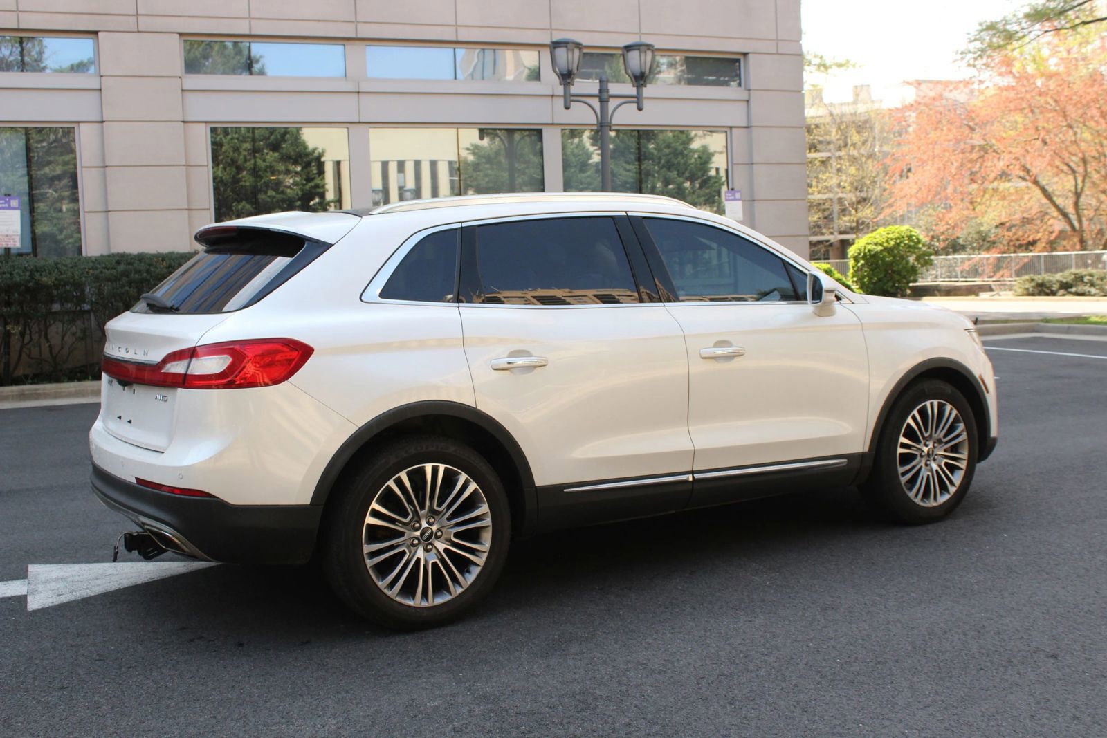 Used 2016 Lincoln MKX Reserve w/ Driver Assistance Package AWD/4WD image 7