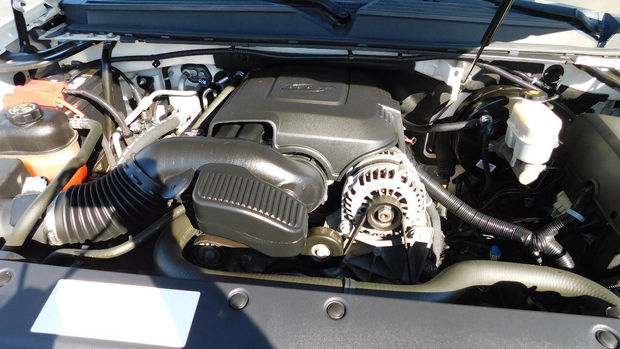 Used 2013 Chevrolet Suburban LTZ image 43