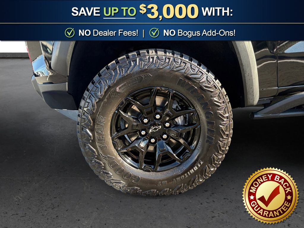 Used 2025 Chevrolet Colorado ZR2 w/ Midnight Edition image 13