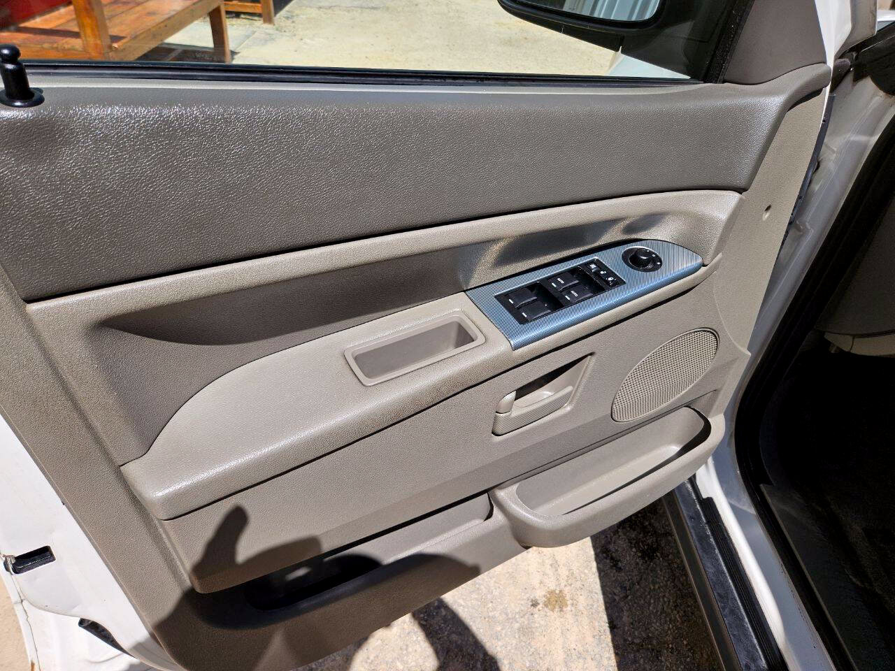 Used 2007 Jeep Grand Cherokee Laredo RWD image 11