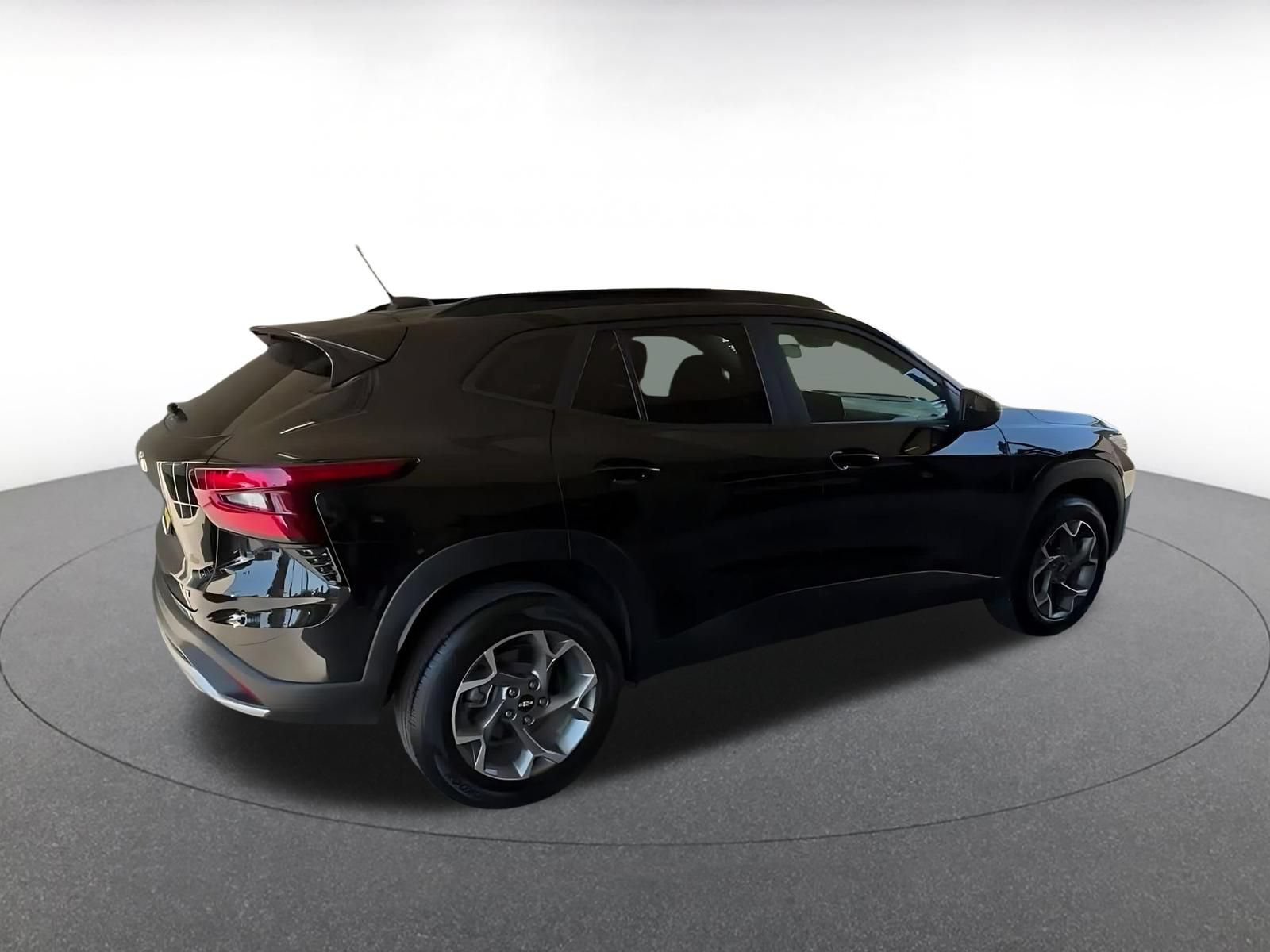 Used 2025 Chevrolet Trax LT FWD image 14