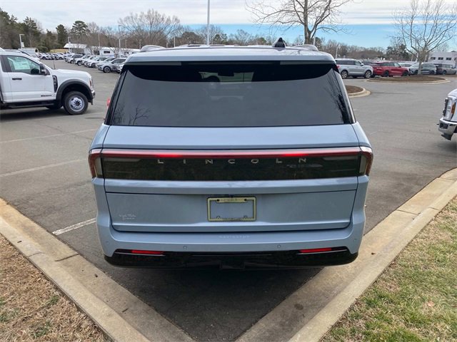 Used 2025 Lincoln Navigator Reserve w/ Jet Appearance Package image 32