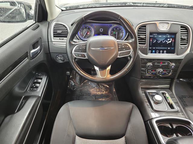 Used 2022 Chrysler 300 Touring image 11