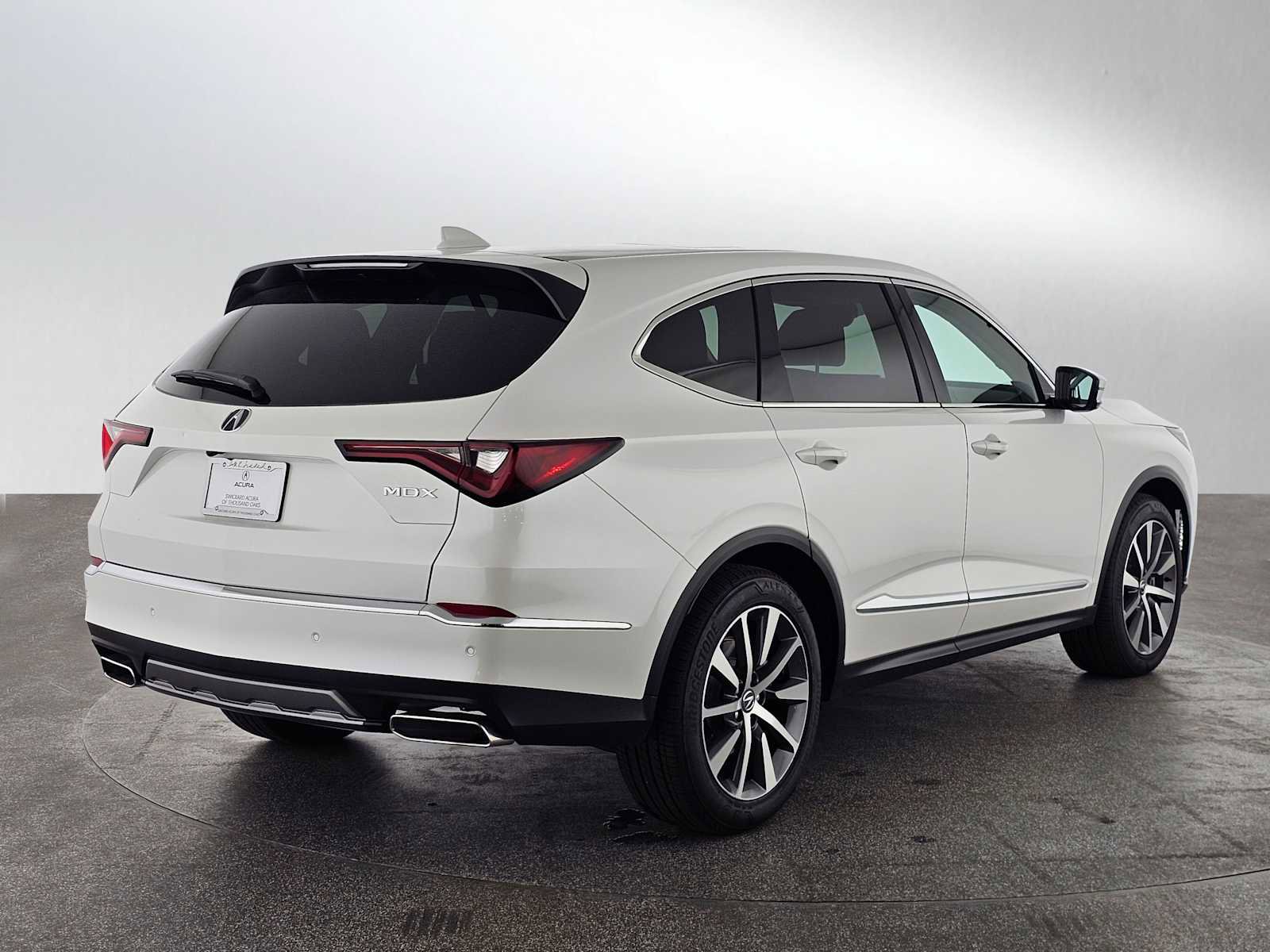 Used 2025 Acura MDX FWD w/ Technology Package image 3