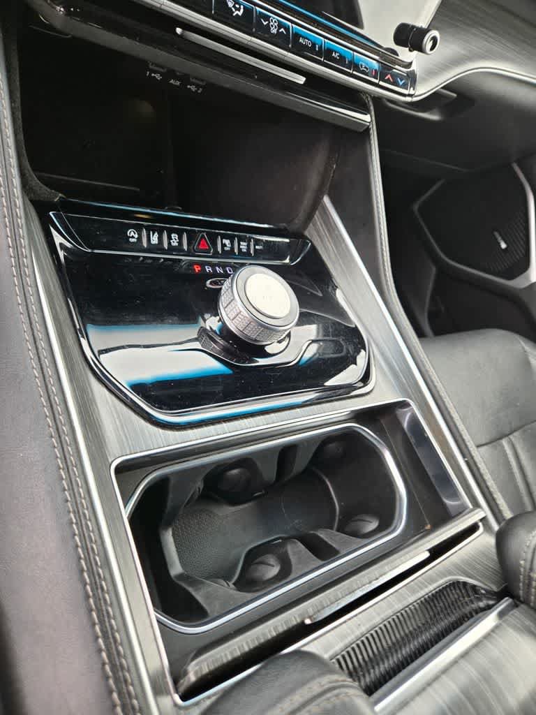 Used 2024 Jeep Wagoneer L Series II RWD image 13