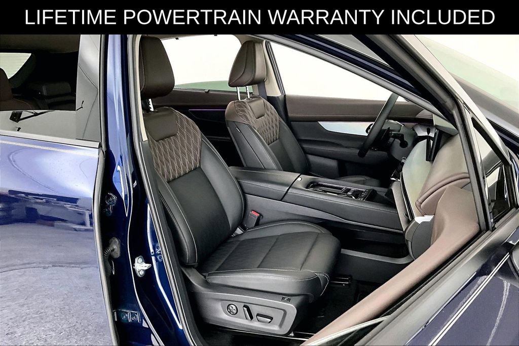 Used 2025 Nissan Murano Platinum w/ Cargo Package image 10